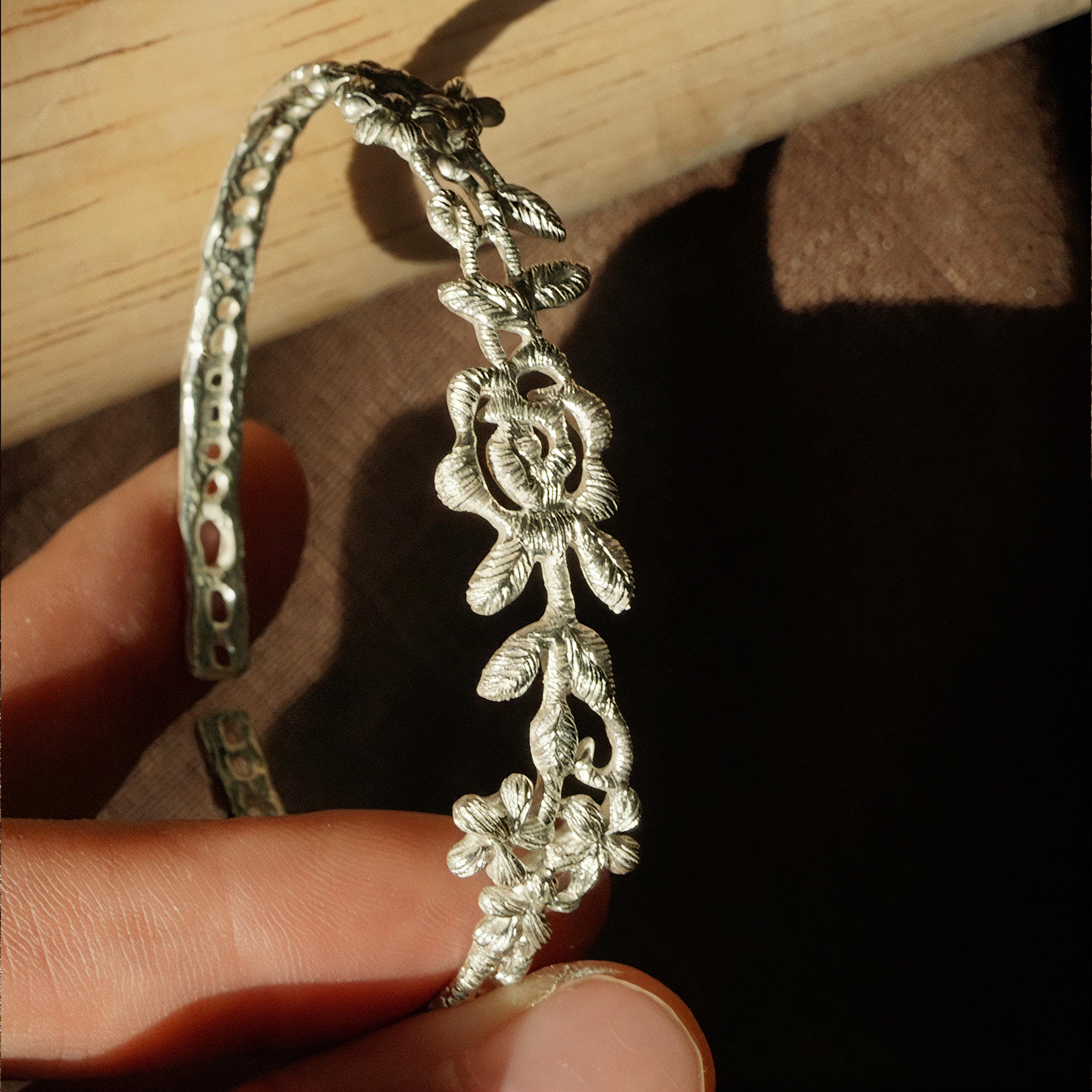 Lace Daisy & Rose Thin Bracelet