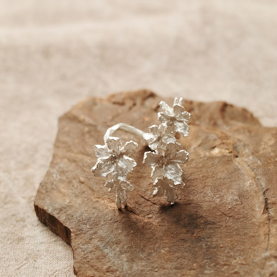 Fireflies-White Iris Solitary Ring