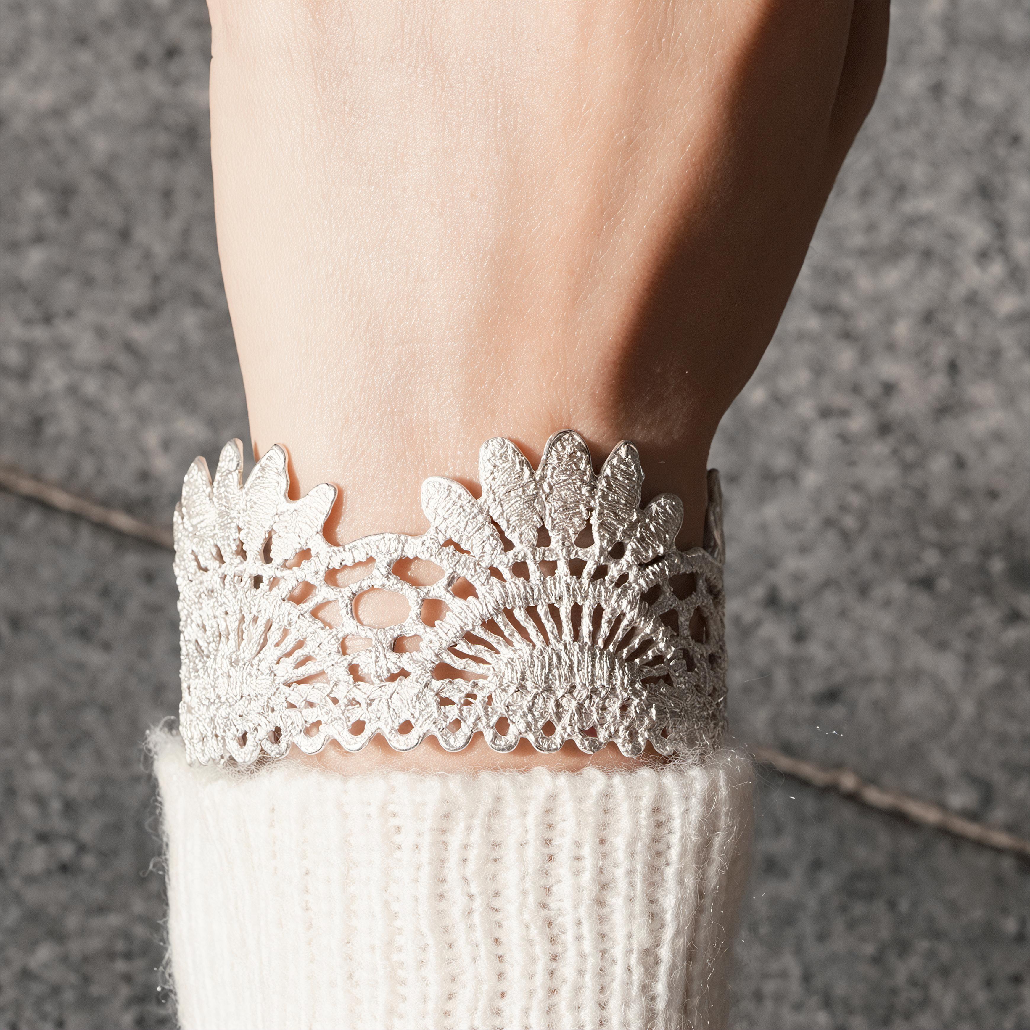 Lace Classic Floral Bracelet