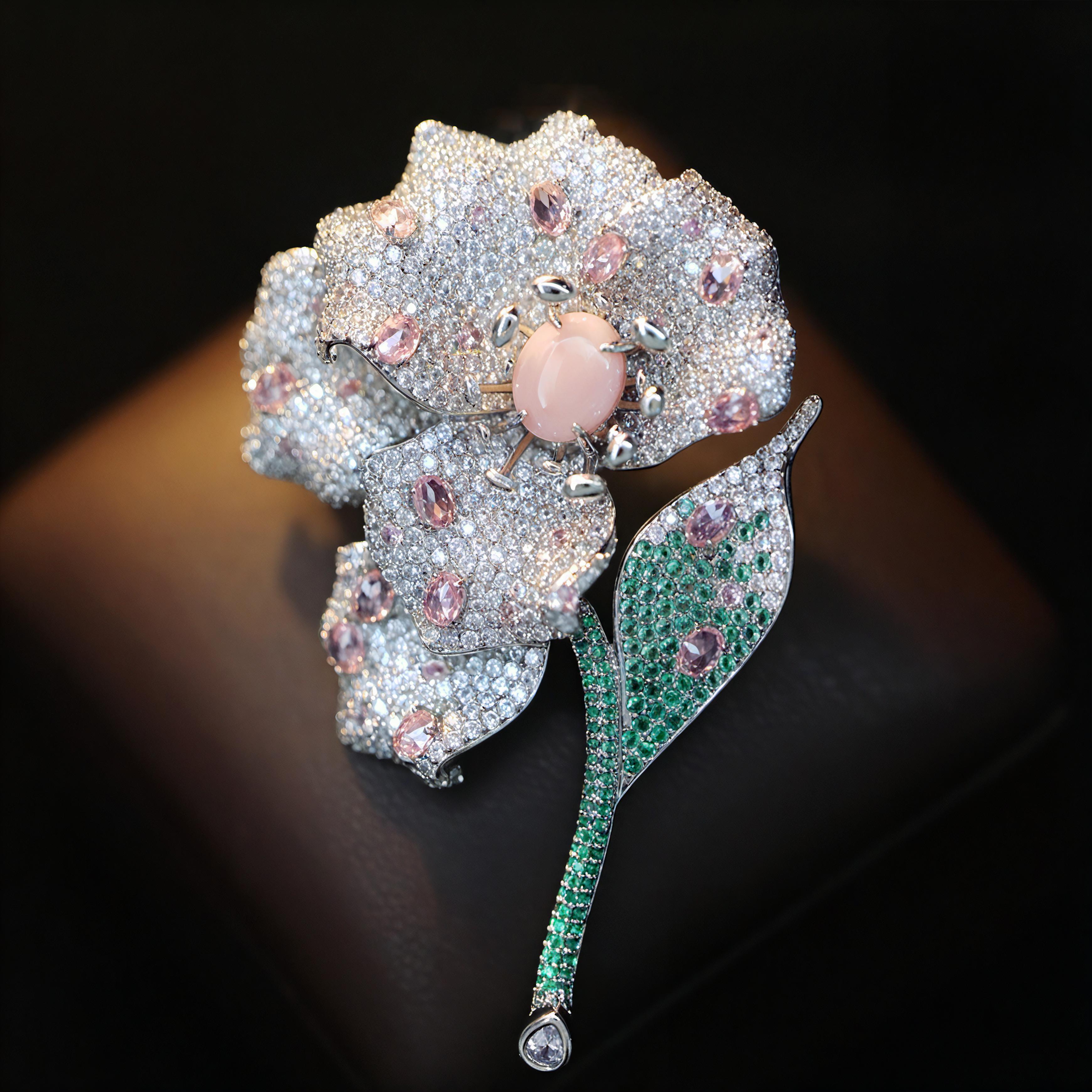 Queen Conch Stamen Brooch