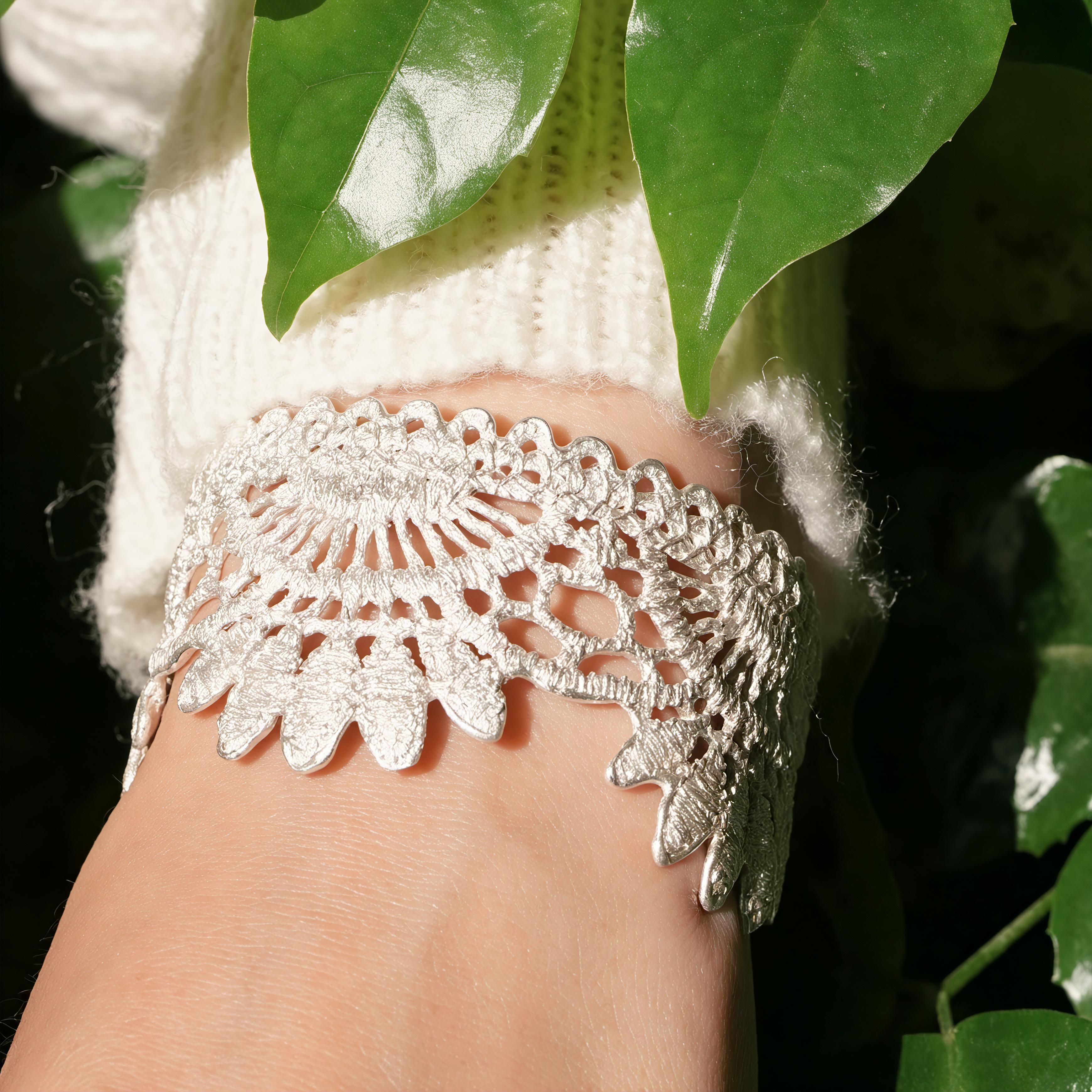Lace Classic Floral Bracelet